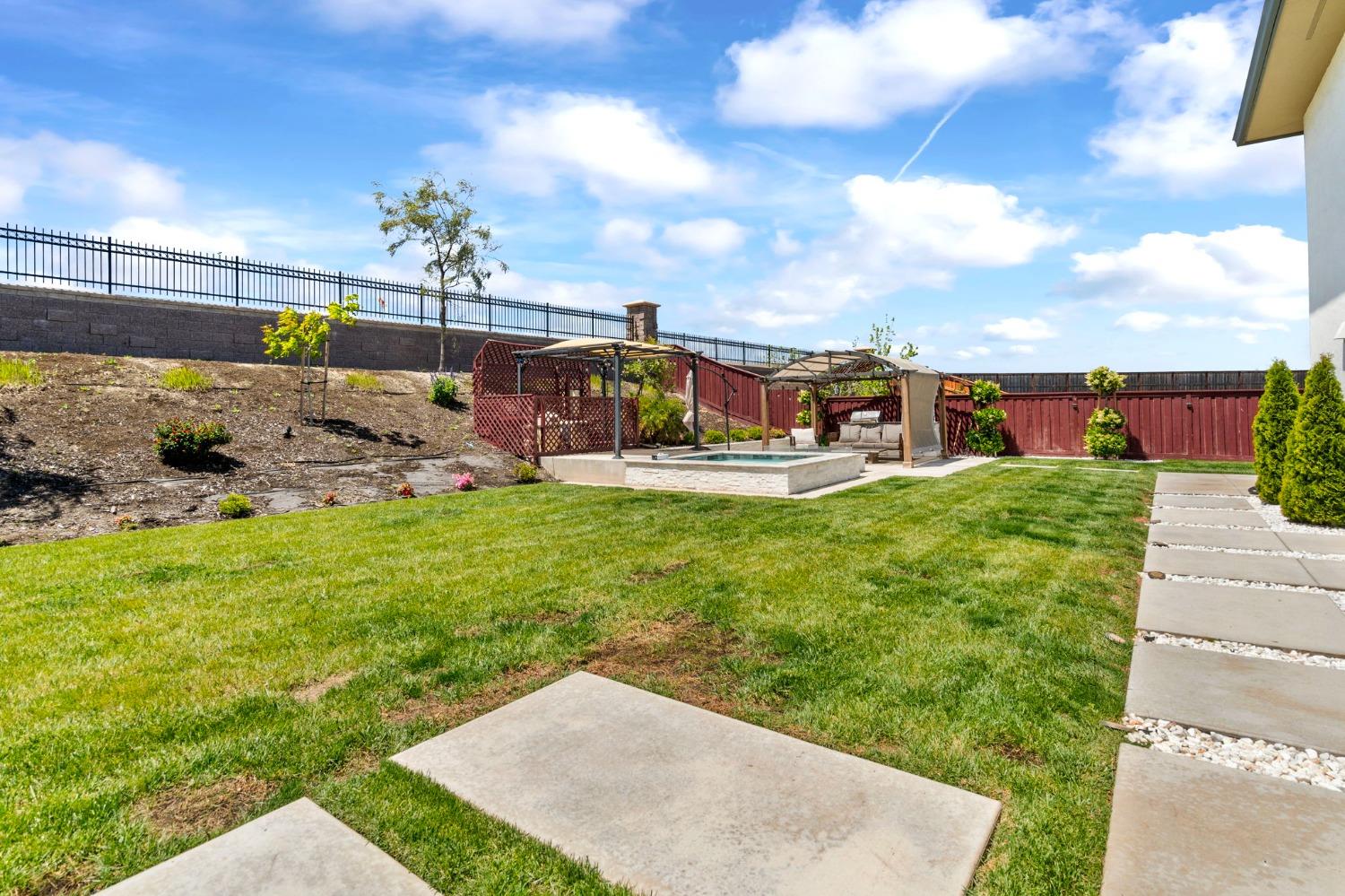 1927 S Bloembergen Lane