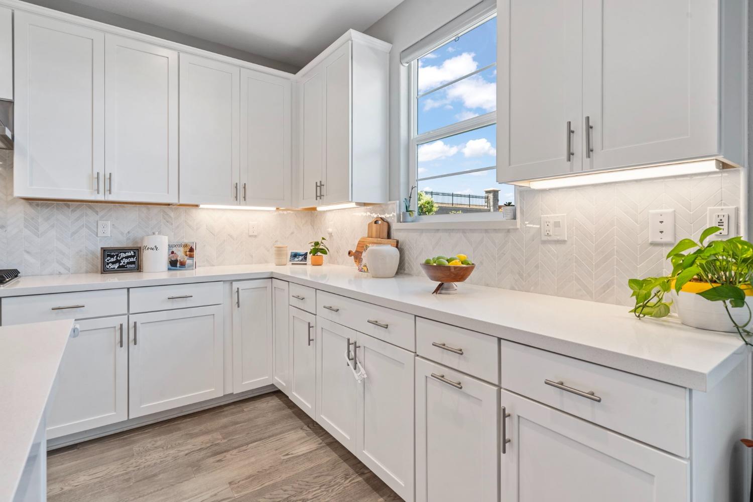 1927 S Bloembergen Lane