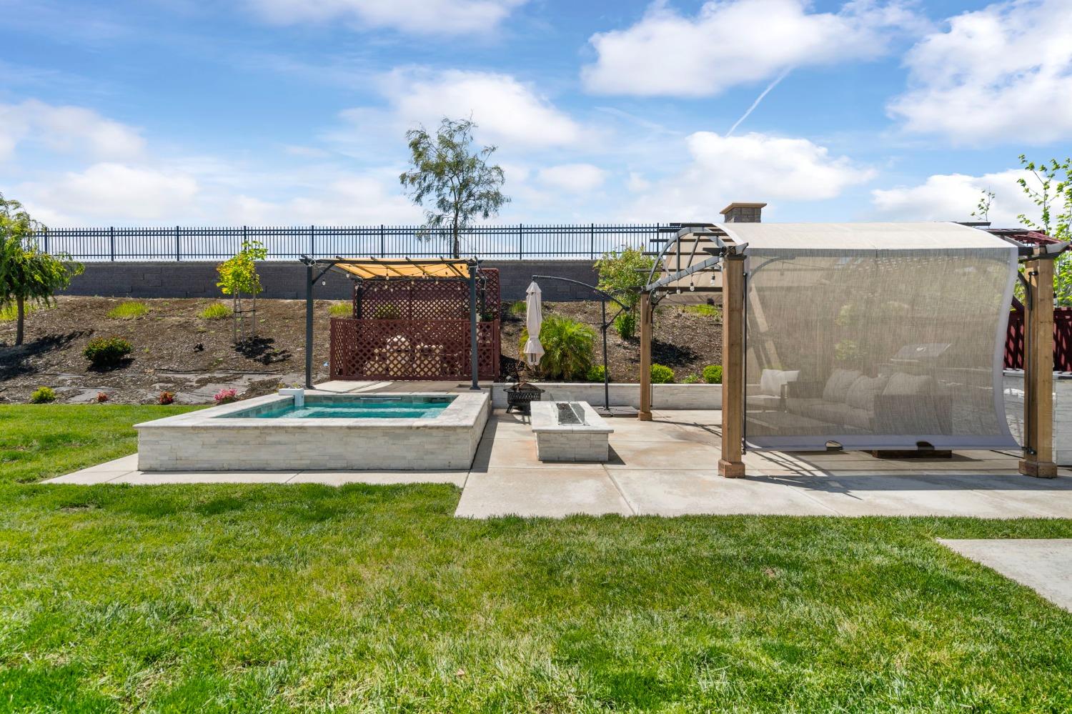 1927 S Bloembergen Lane