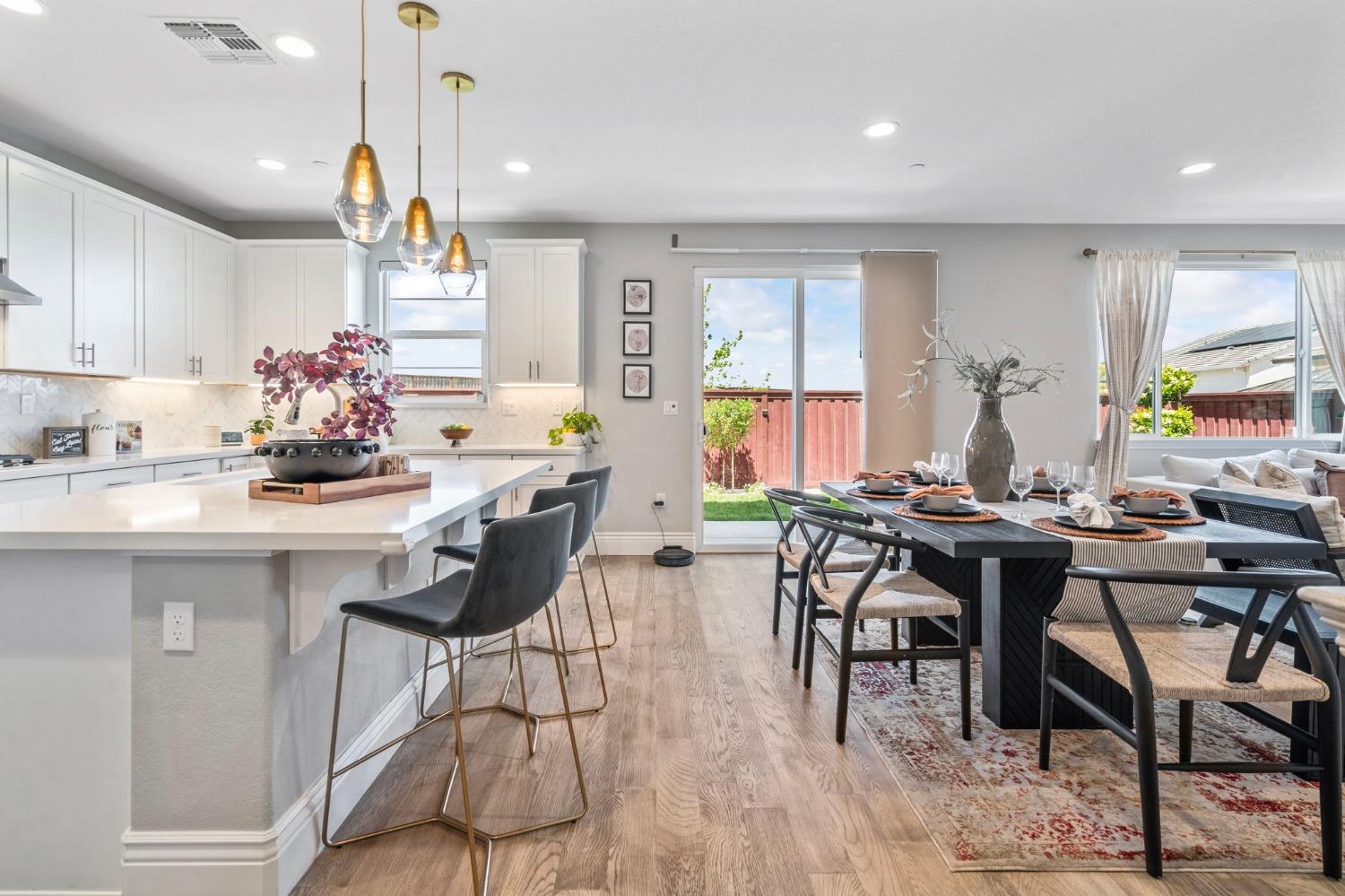 1927 S Bloembergen Lane