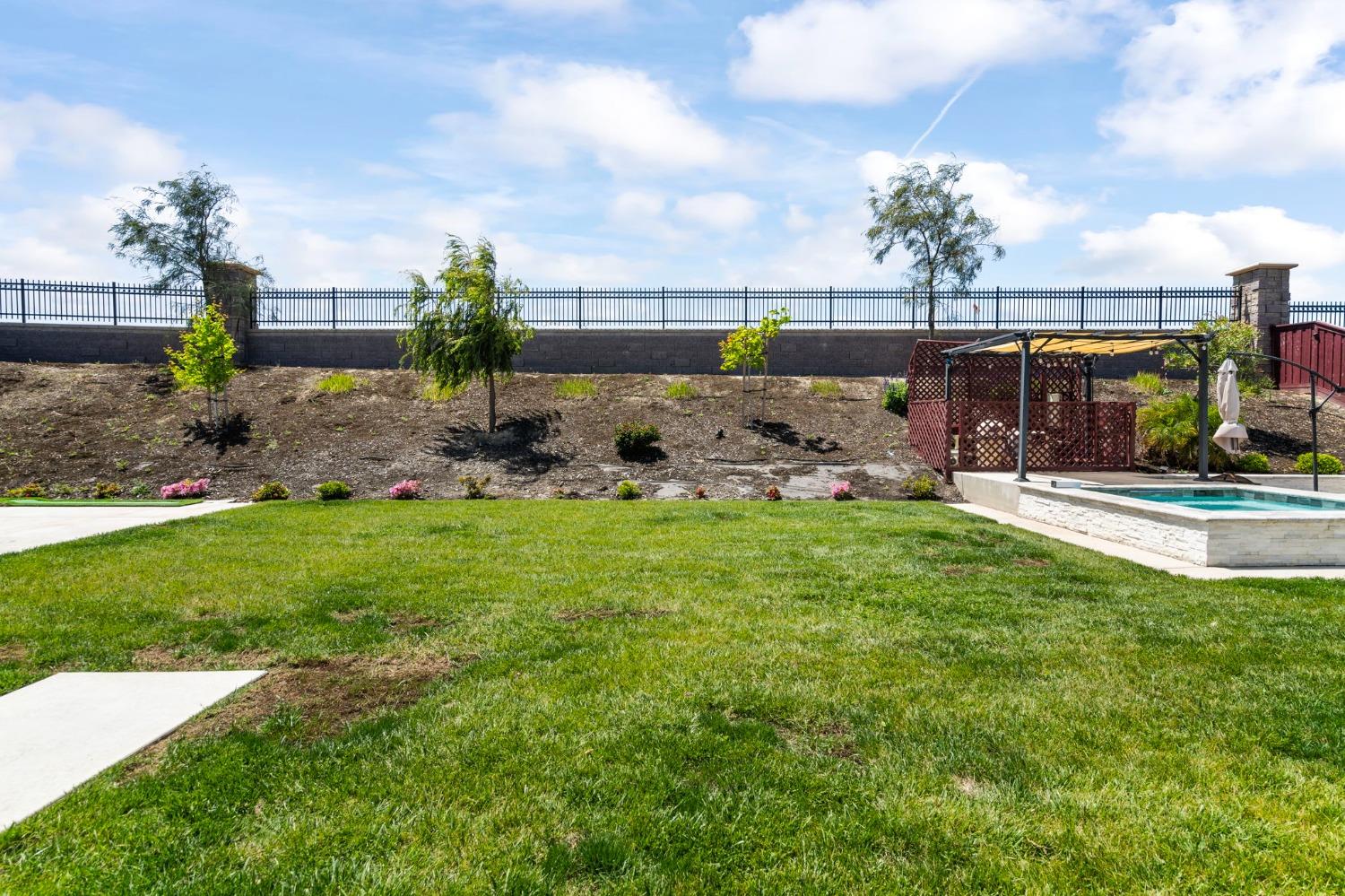 1927 S Bloembergen Lane