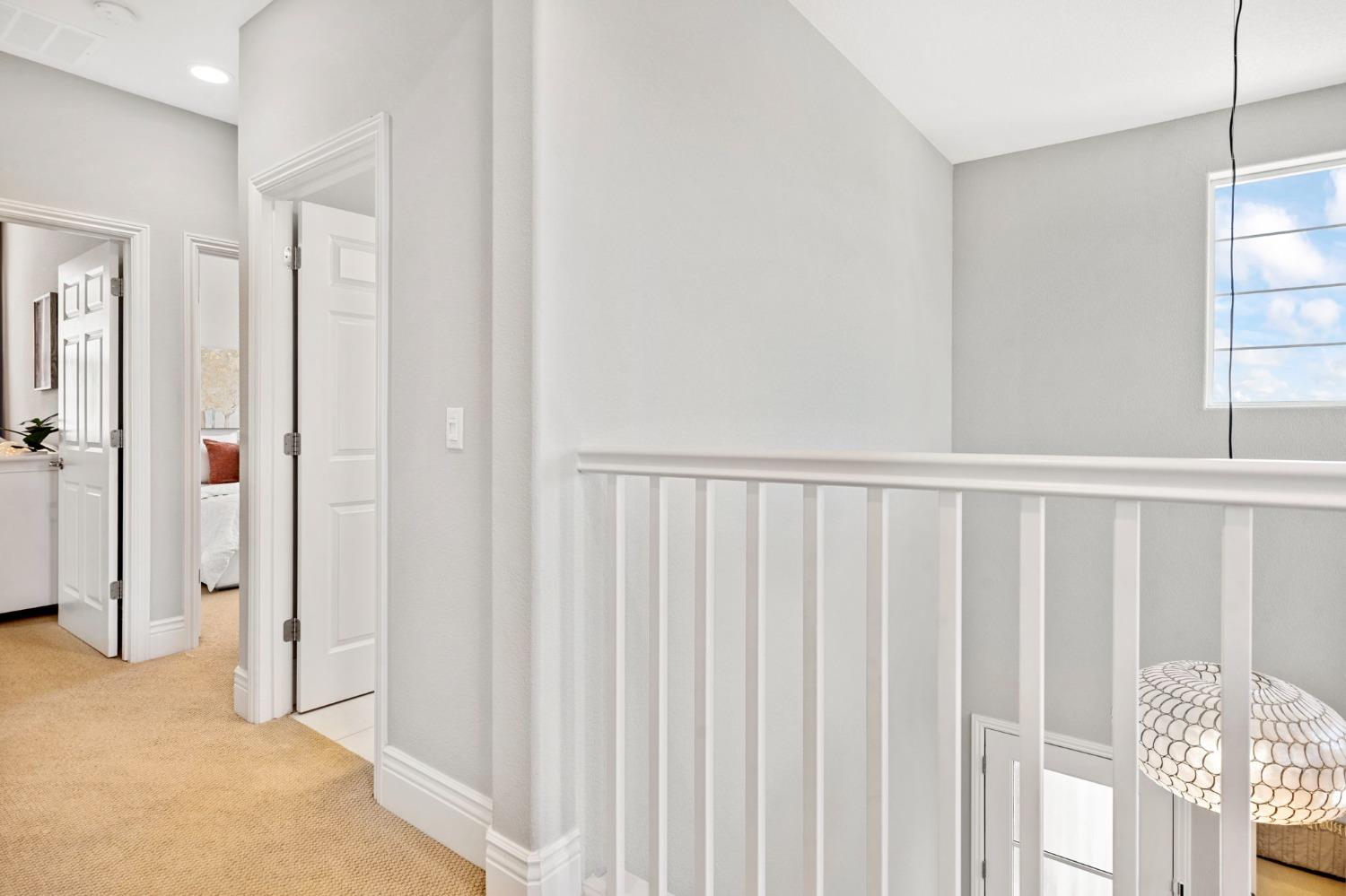 1927 S Bloembergen Lane