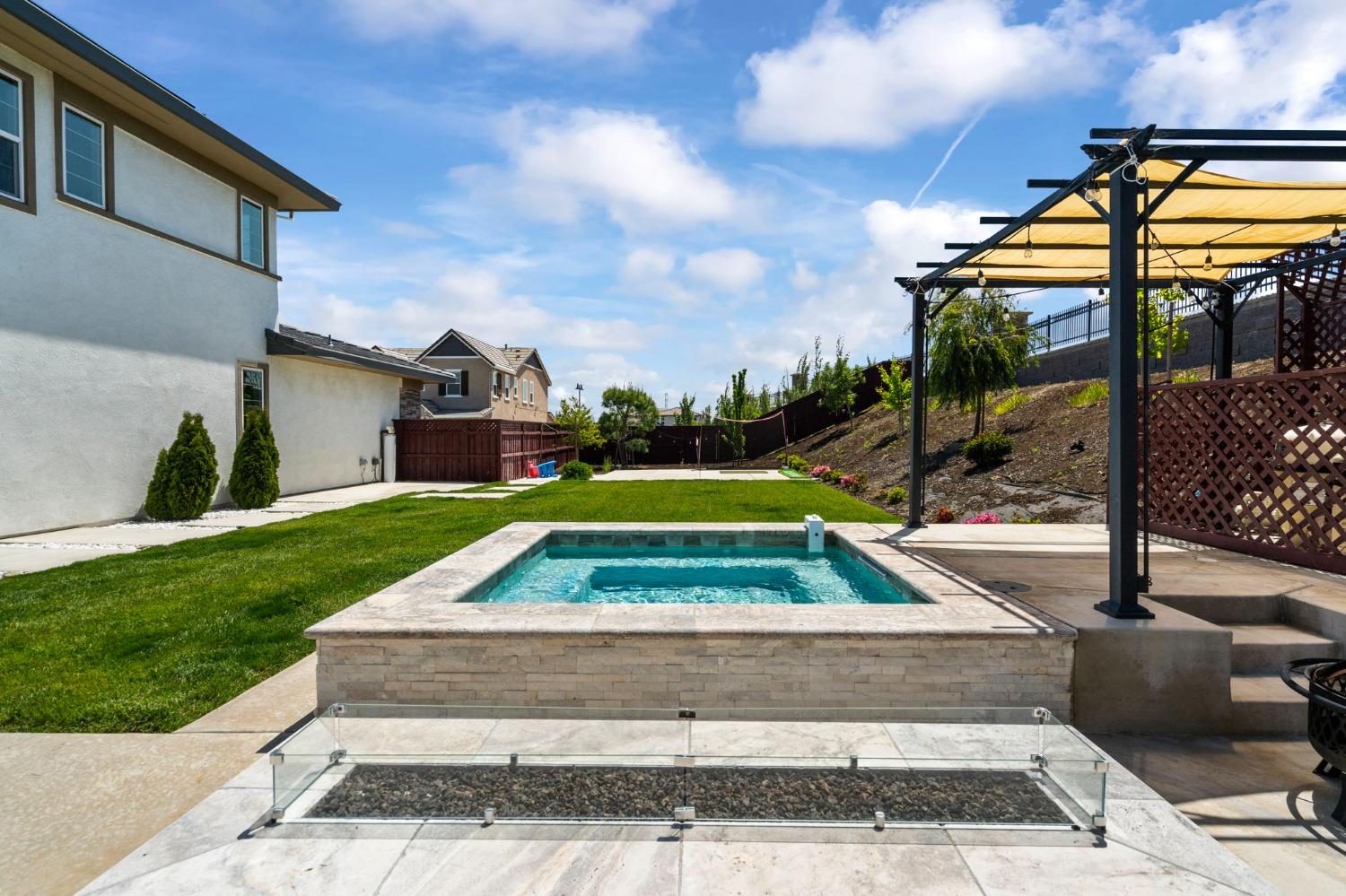 1927 S Bloembergen Lane