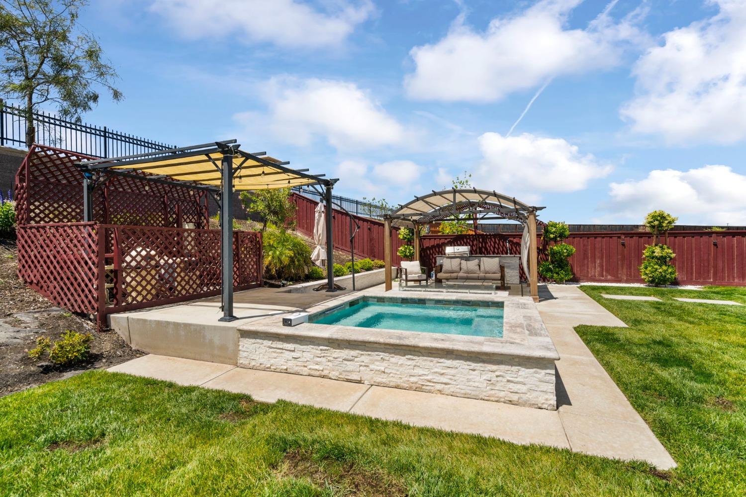 1927 S Bloembergen Lane