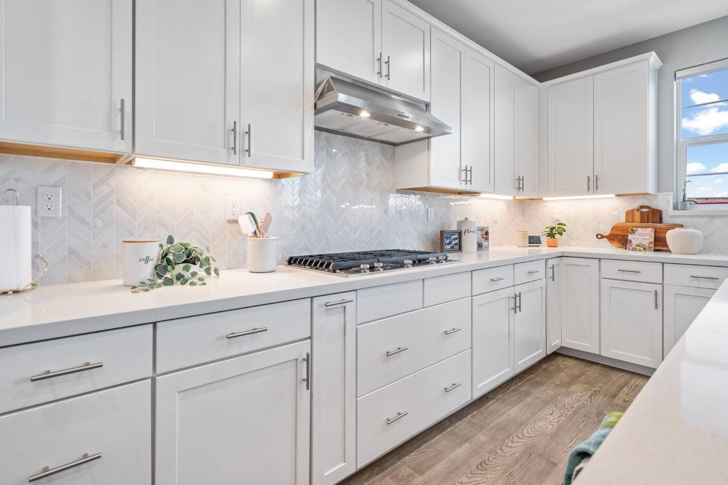 1927 S Bloembergen Lane