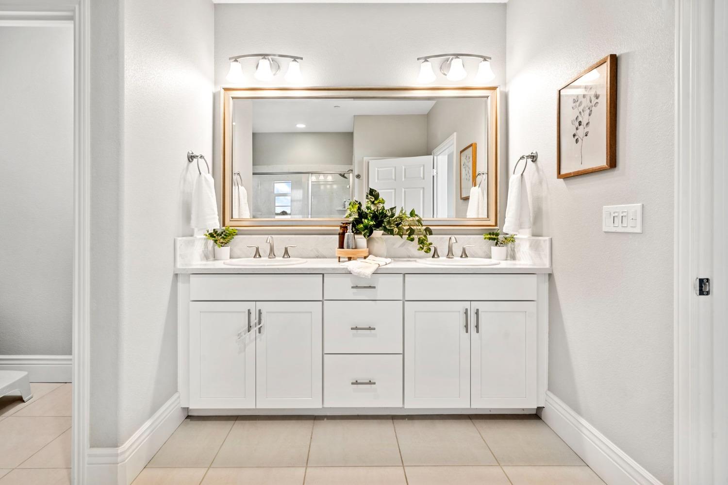 1927 S Bloembergen Lane