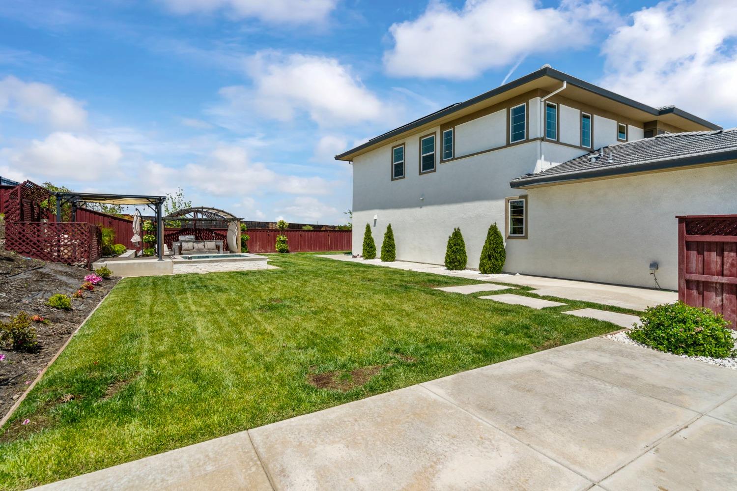 1927 S Bloembergen Lane