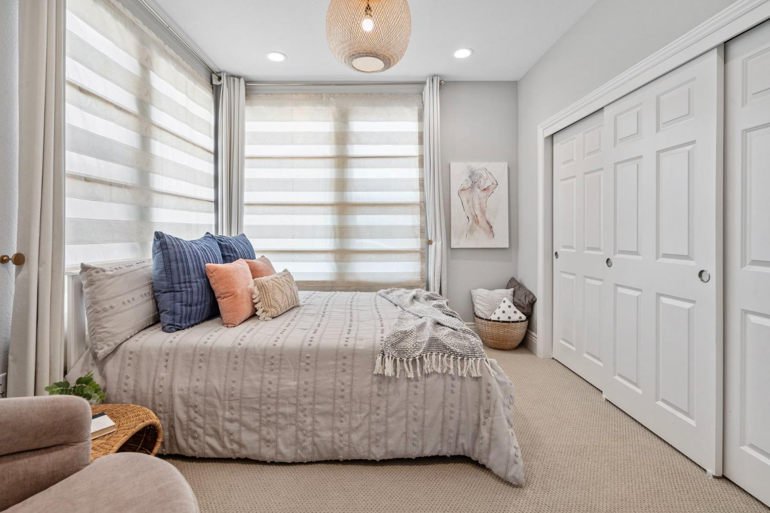 1927 S Bloembergen Lane