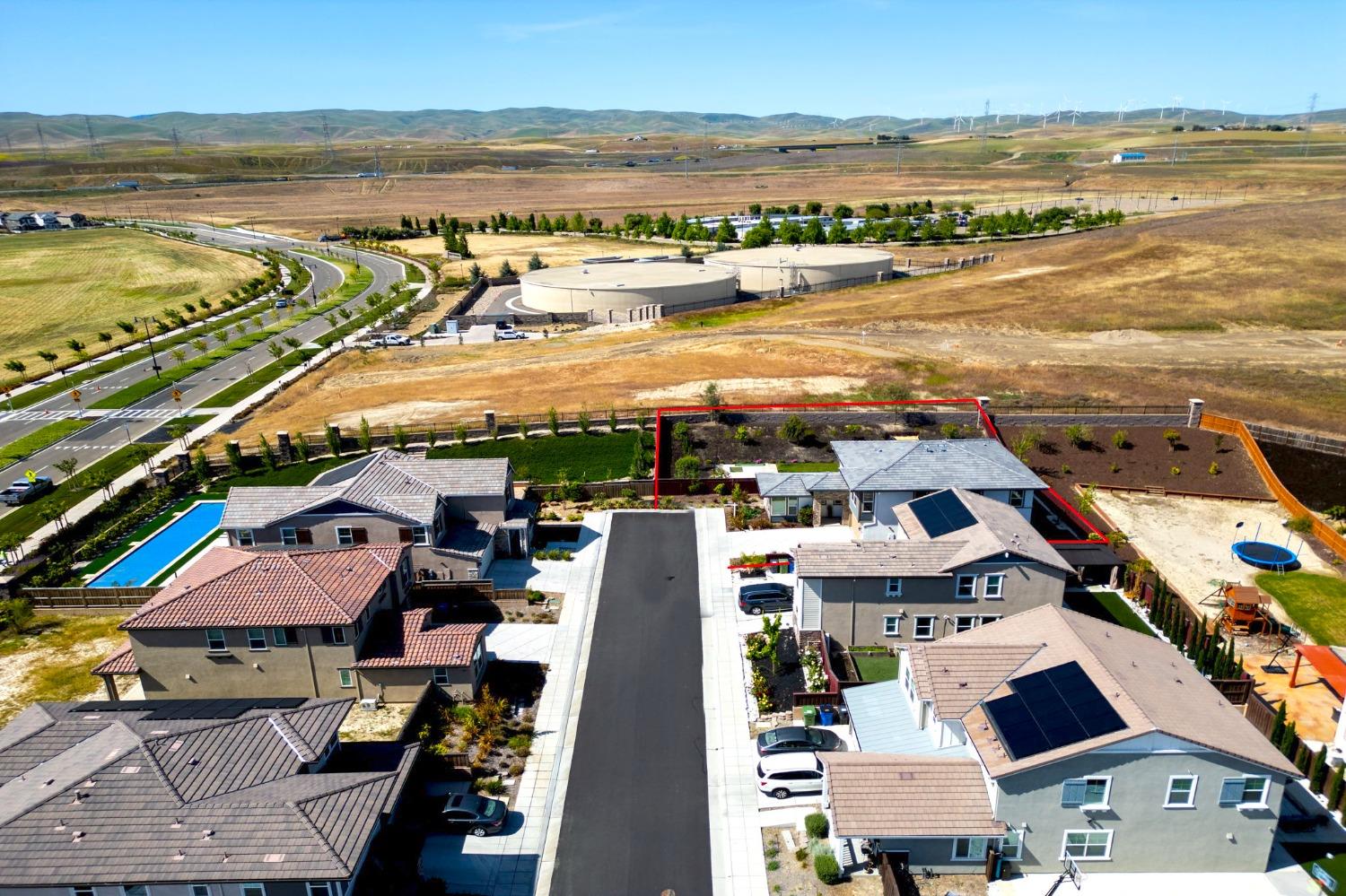 1927 S Bloembergen Lane