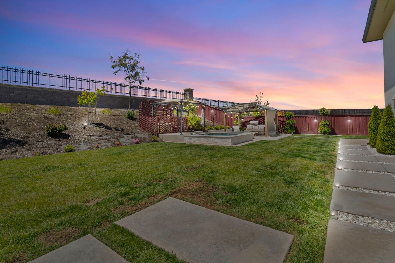 1927 S Bloembergen Lane