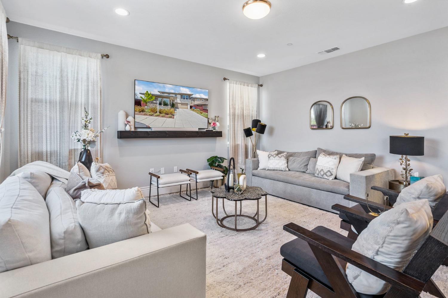 1927 S Bloembergen Lane