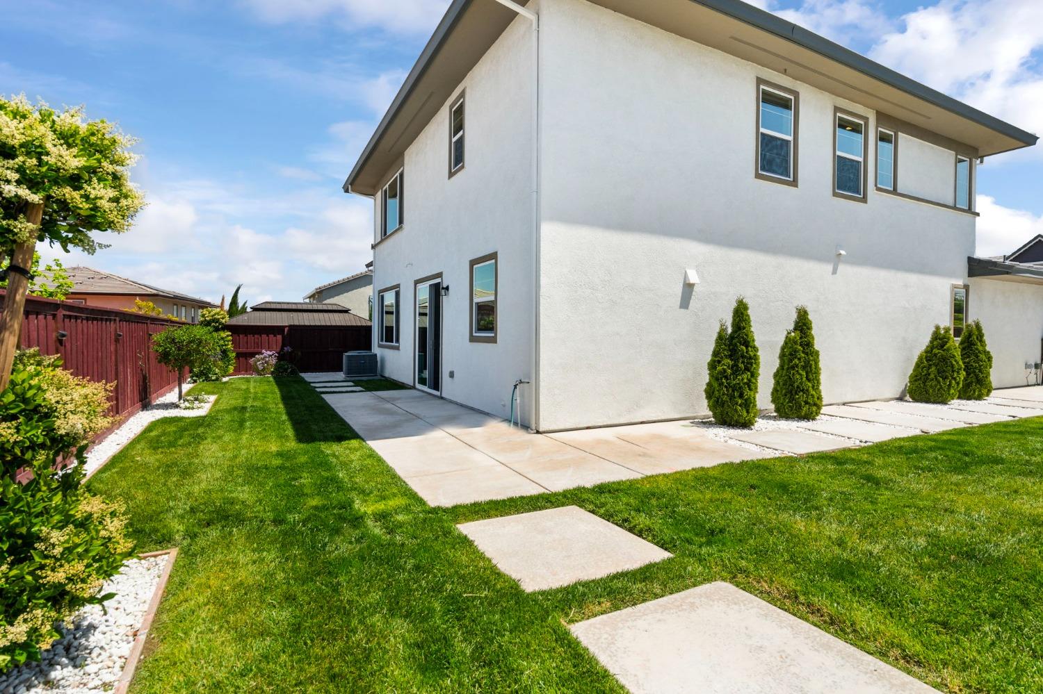 1927 S Bloembergen Lane