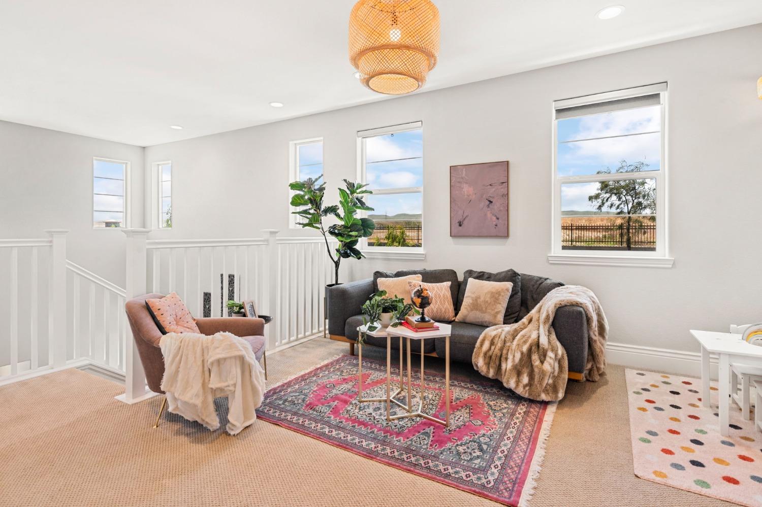 1927 S Bloembergen Lane