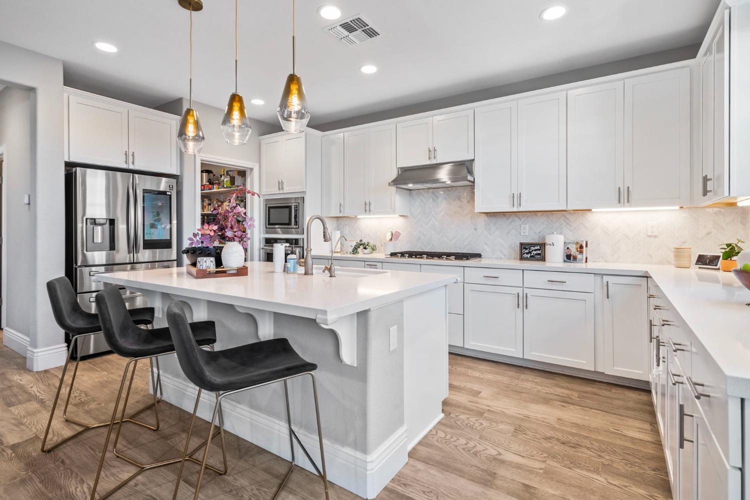 1927 S Bloembergen Lane