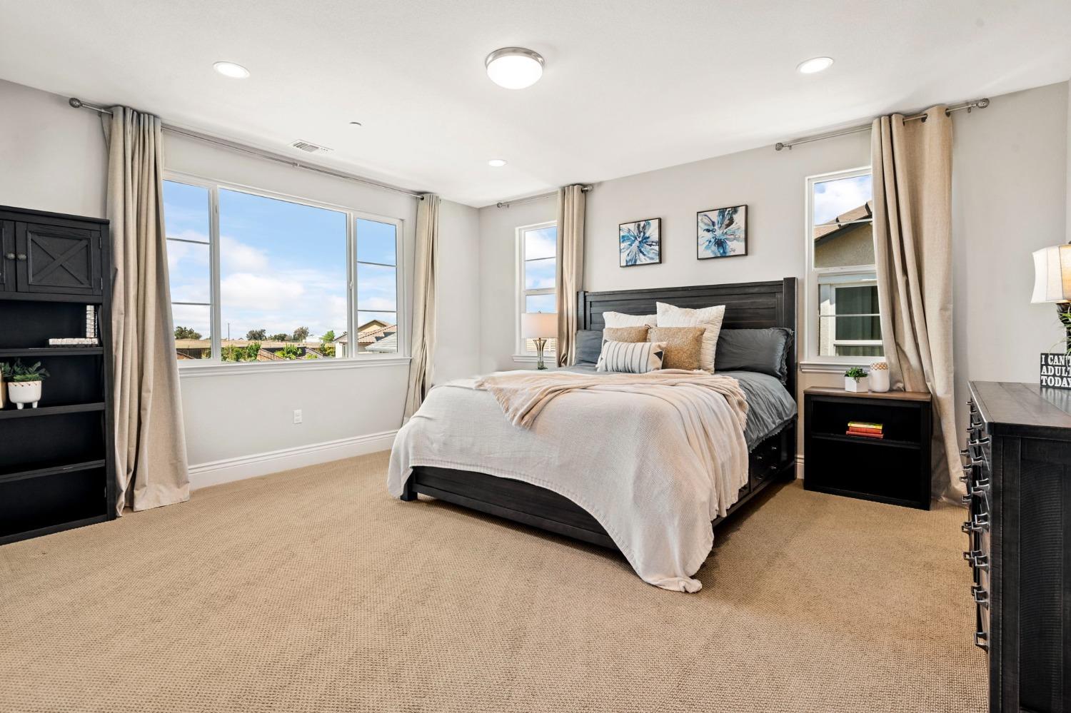 1927 S Bloembergen Lane