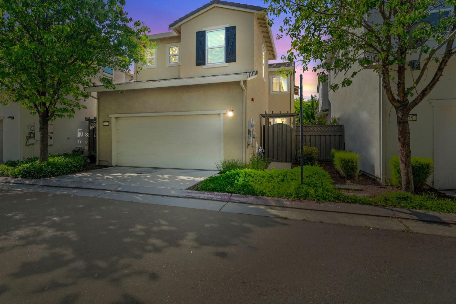 371 W Aventino Avenue