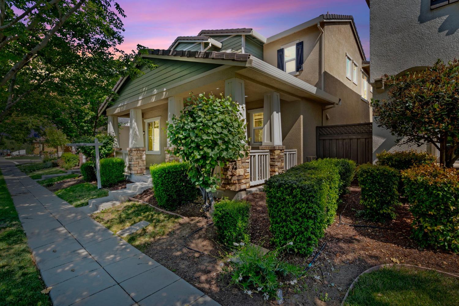 371 W Aventino Avenue