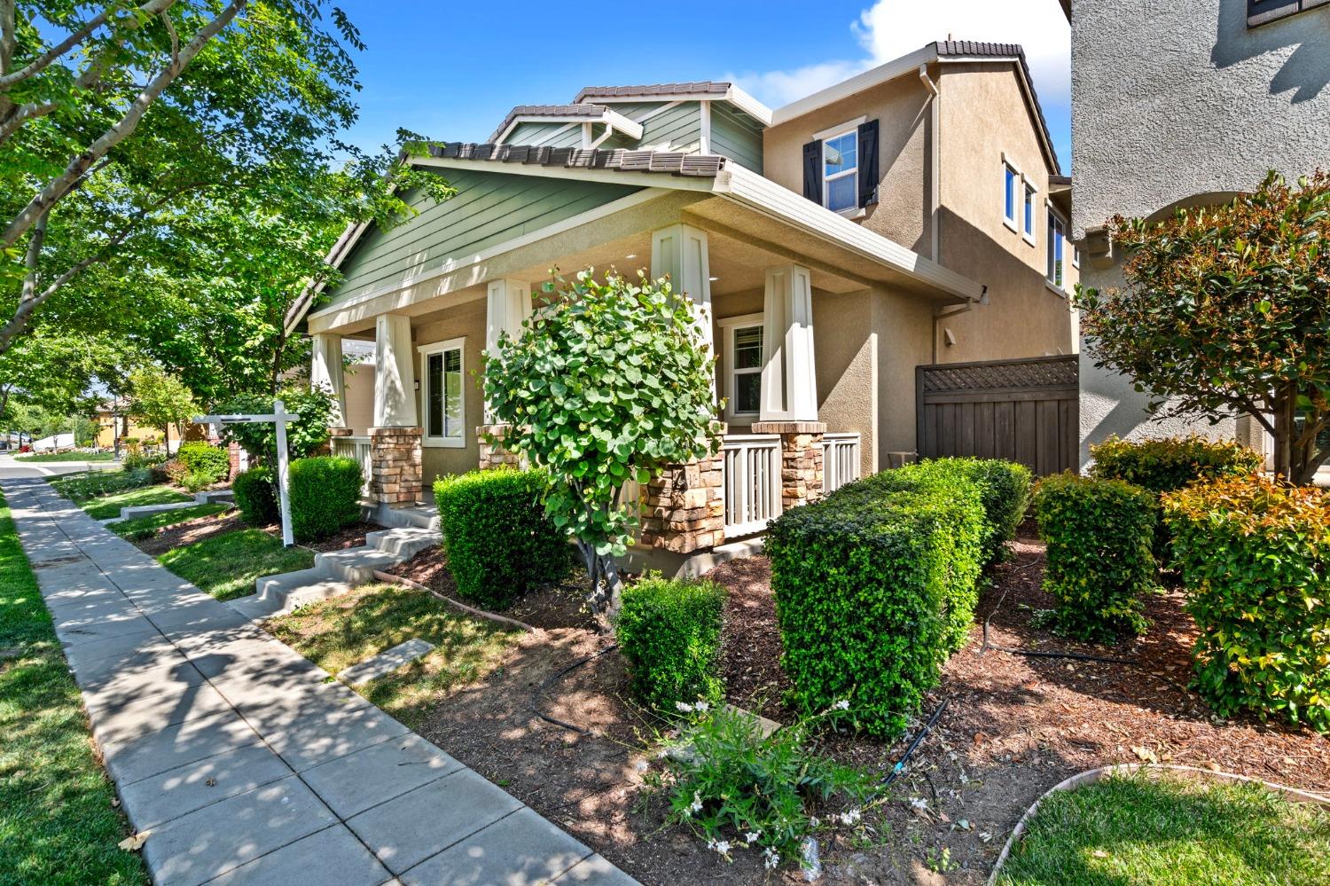 371 W Aventino Avenue