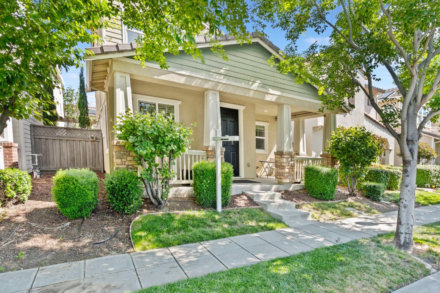 371 W Aventino Avenue