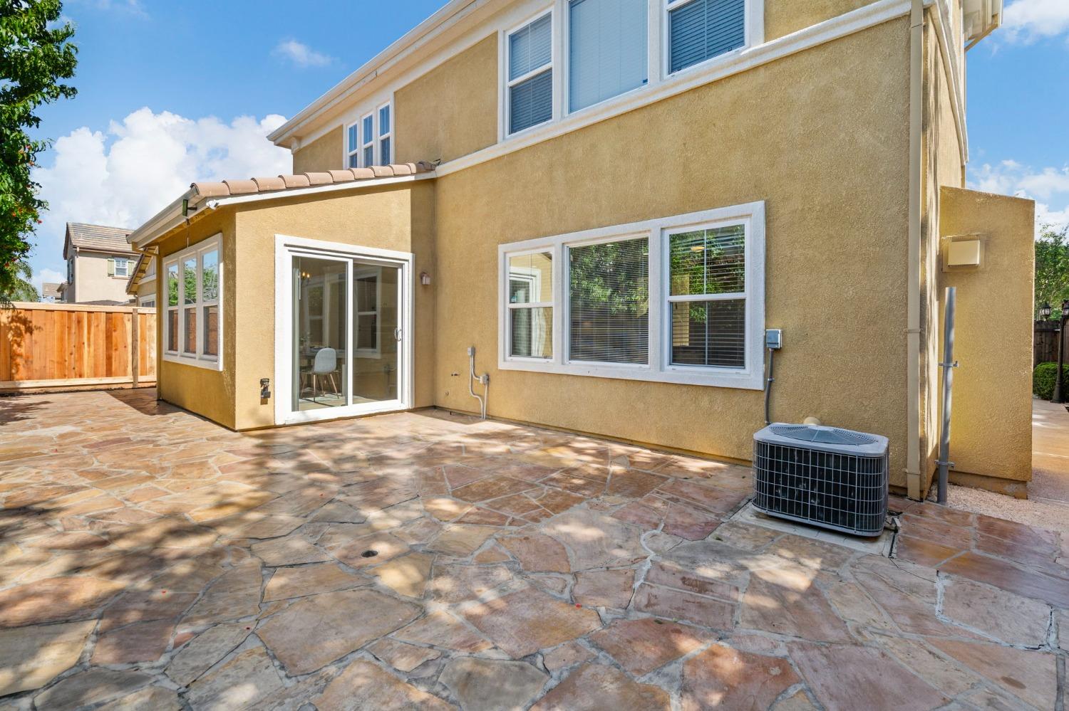 450 W Bonaventure Avenue