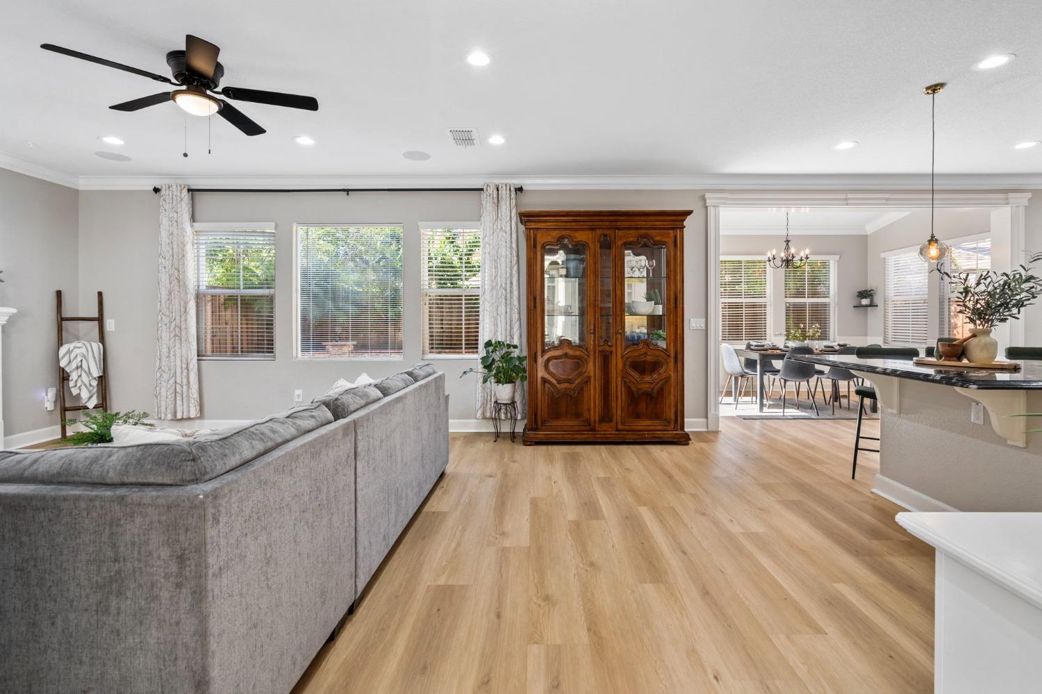 450 W Bonaventure Avenue