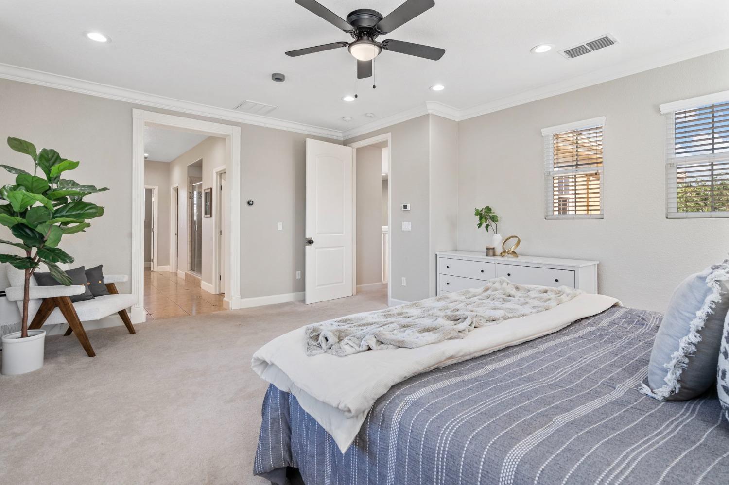 450 W Bonaventure Avenue