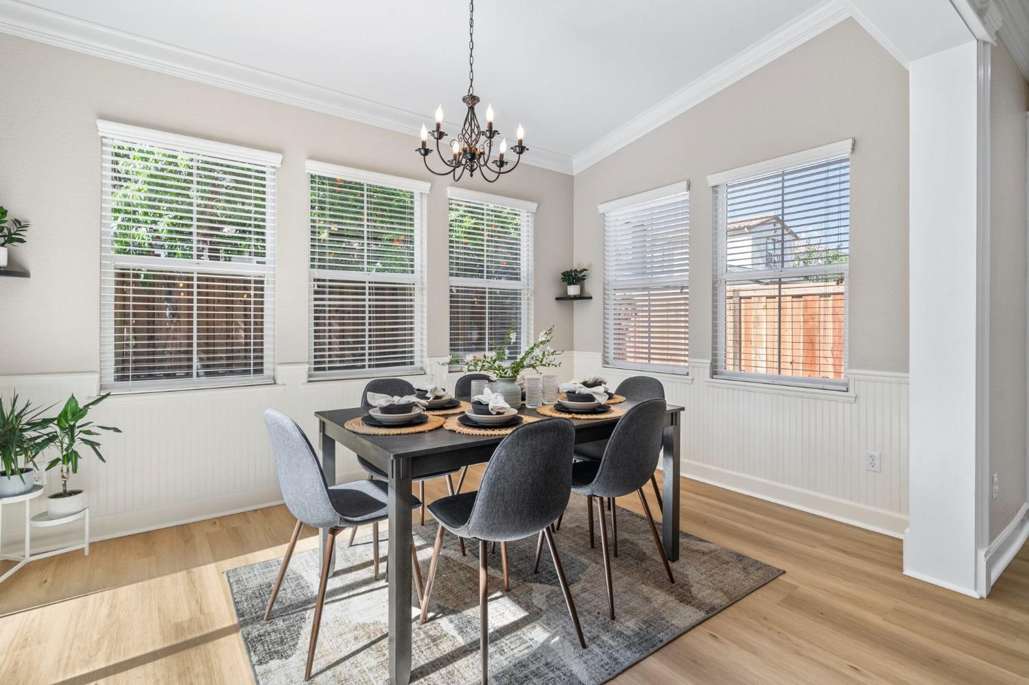 450 W Bonaventure Avenue