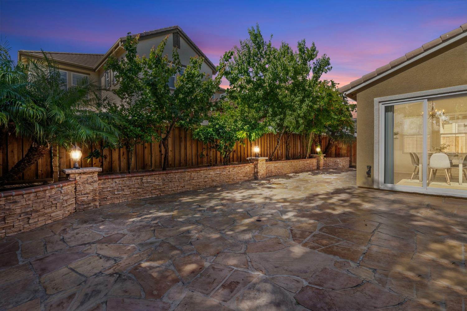 450 W Bonaventure Avenue