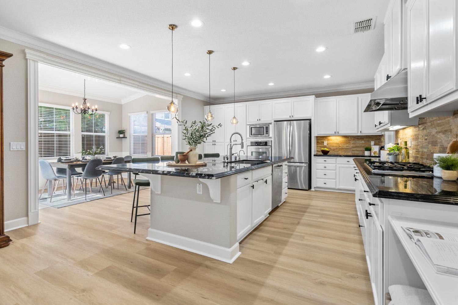 450 W Bonaventure Avenue