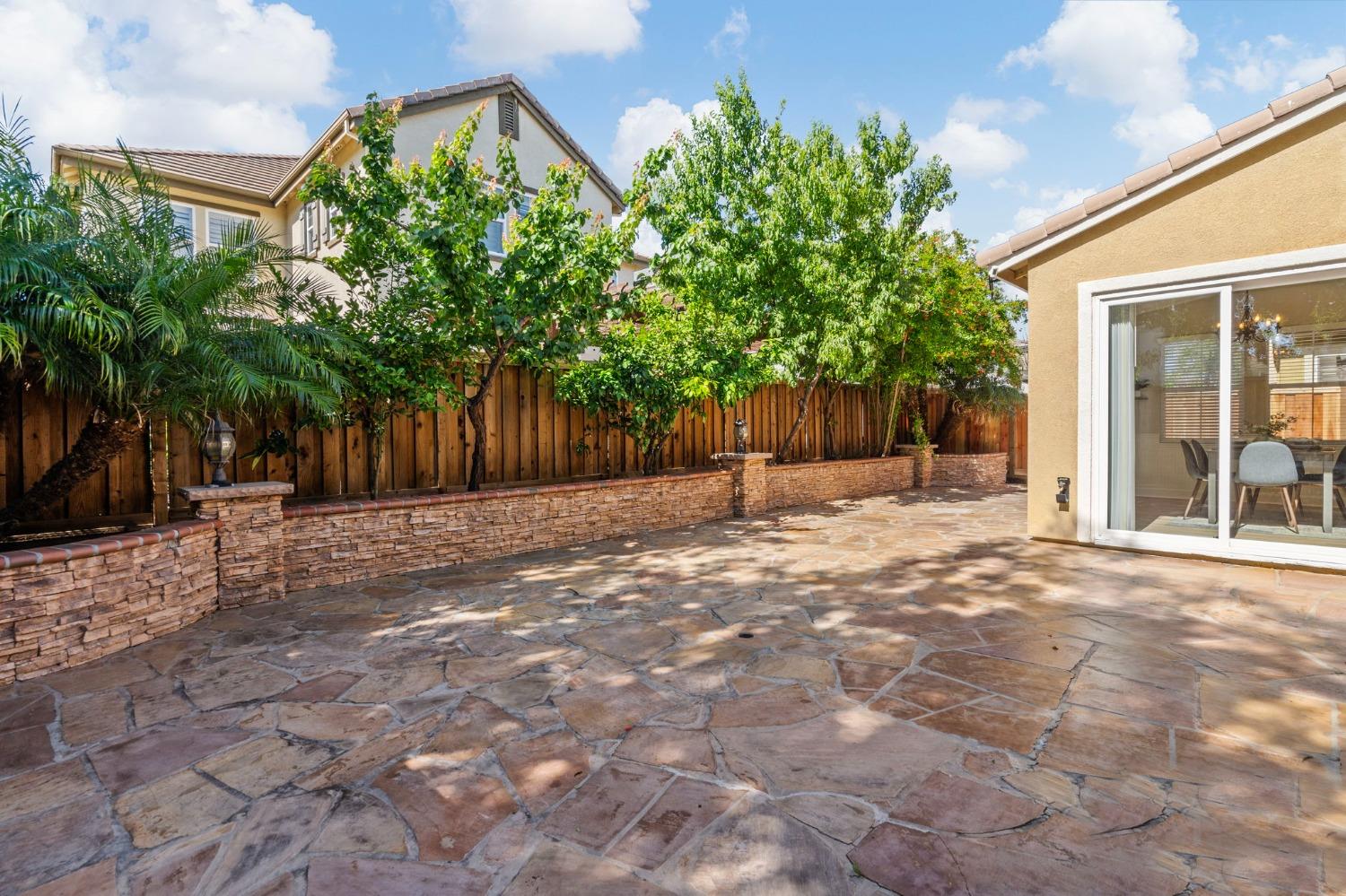 450 W Bonaventure Avenue