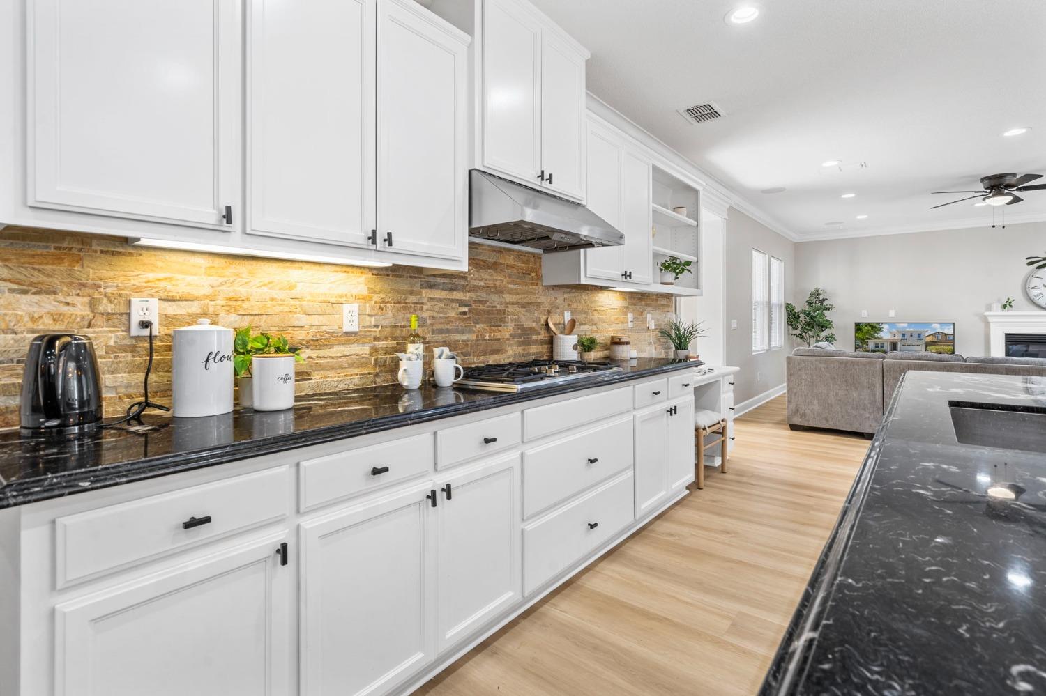 450 W Bonaventure Avenue