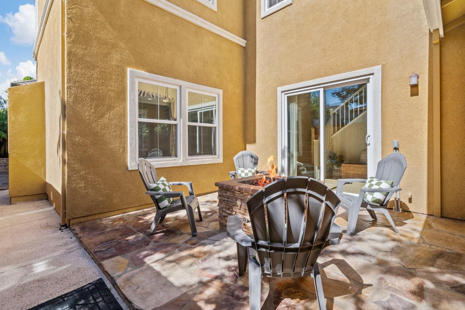 450 W Bonaventure Avenue