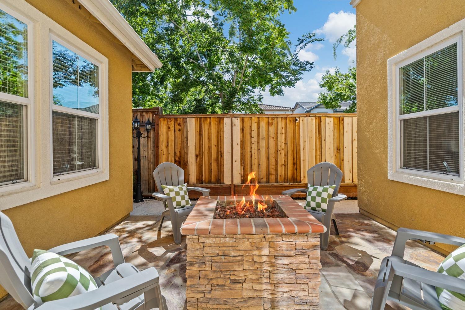 450 W Bonaventure Avenue