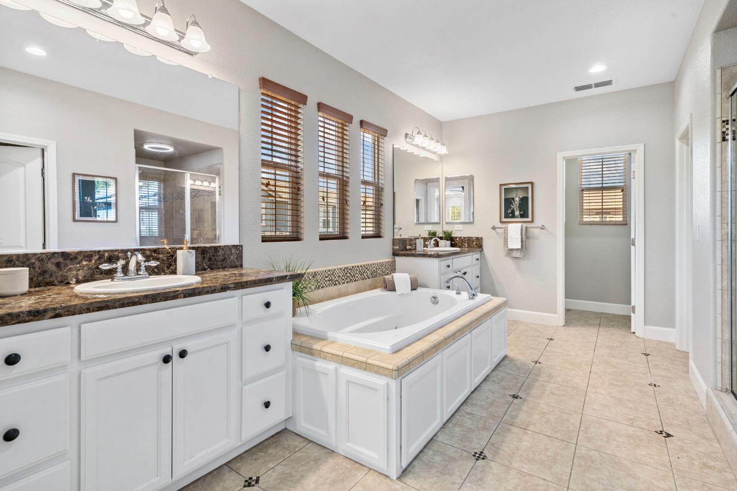 450 W Bonaventure Avenue