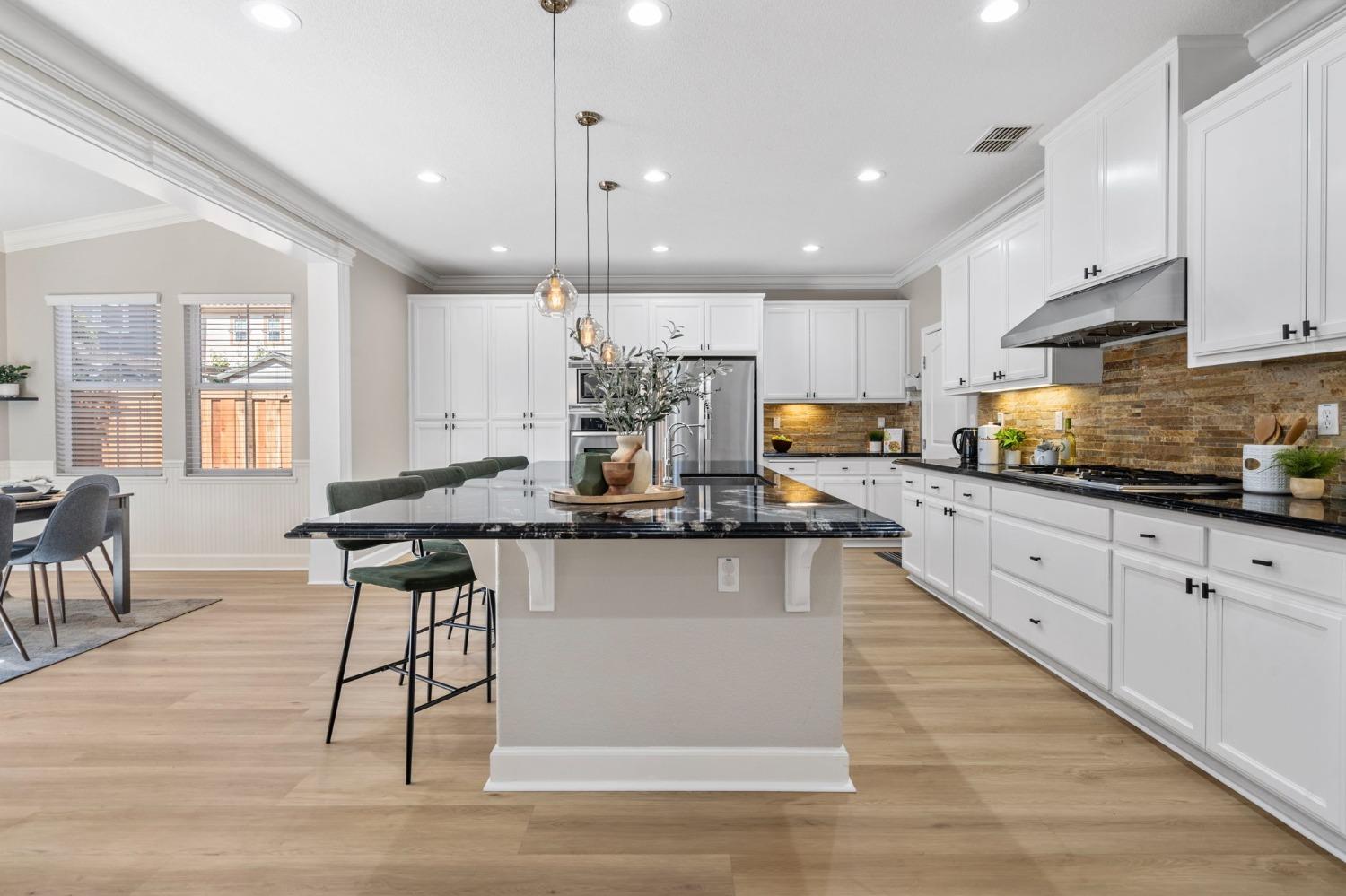 450 W Bonaventure Avenue