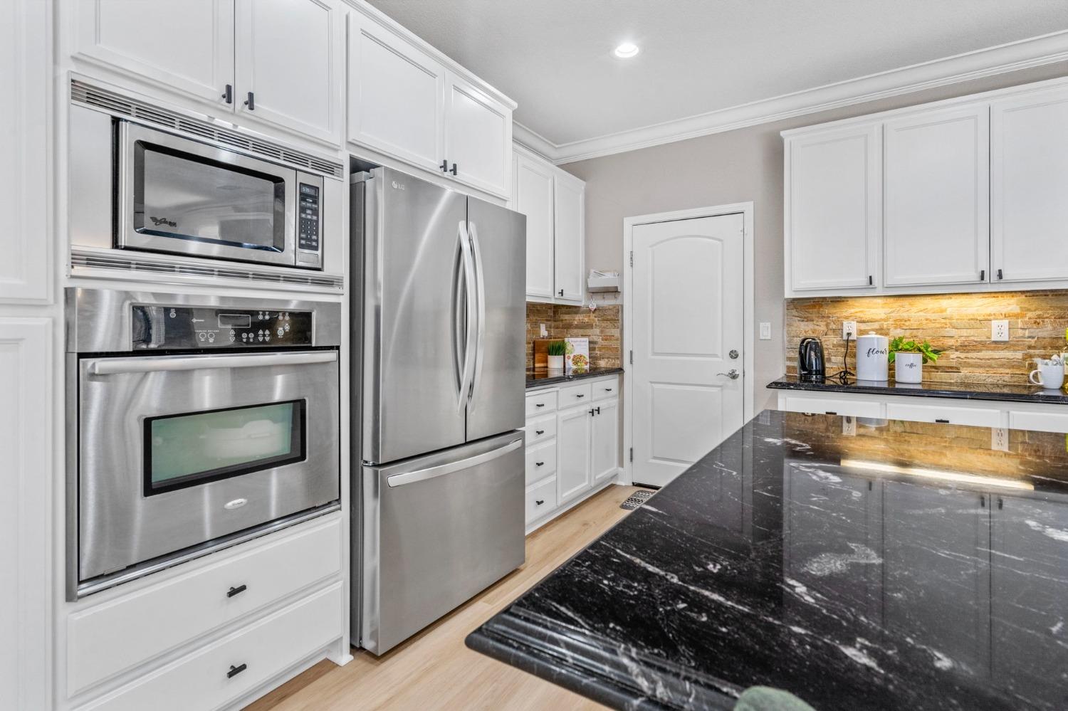 450 W Bonaventure Avenue