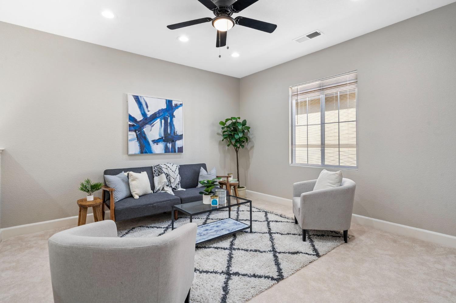 450 W Bonaventure Avenue