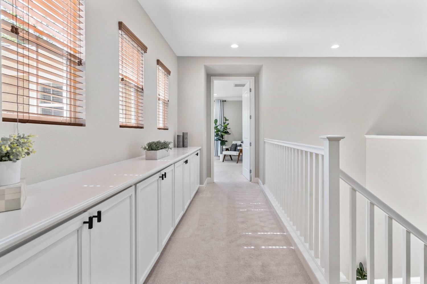 450 W Bonaventure Avenue