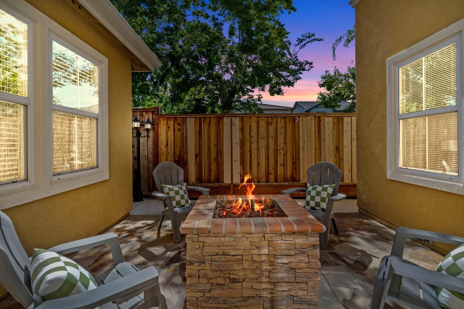 450 W Bonaventure Avenue