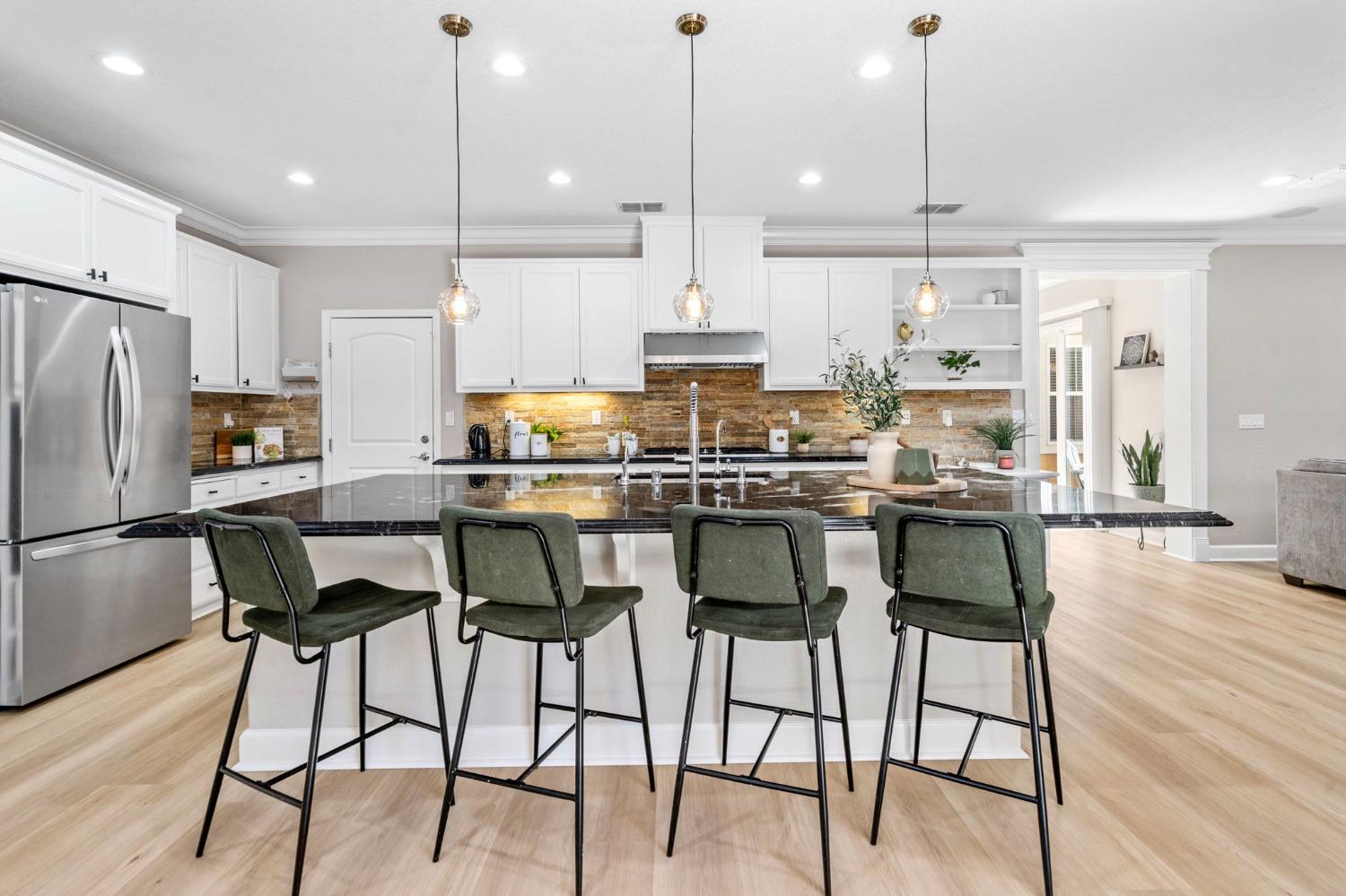 450 W Bonaventure Avenue