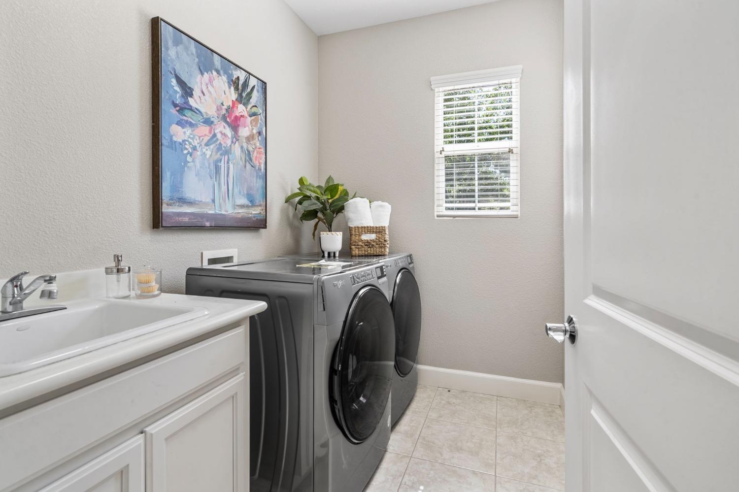 450 W Bonaventure Avenue