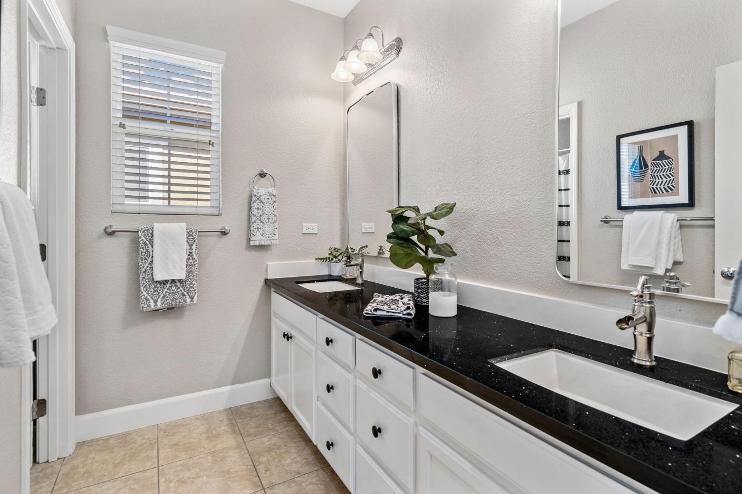 450 W Bonaventure Avenue