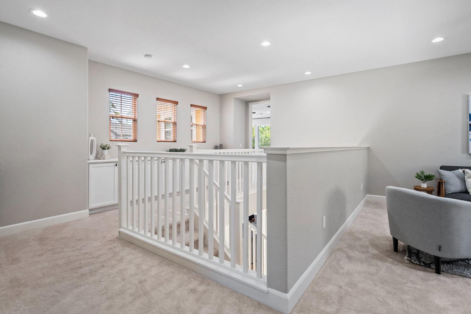 450 W Bonaventure Avenue