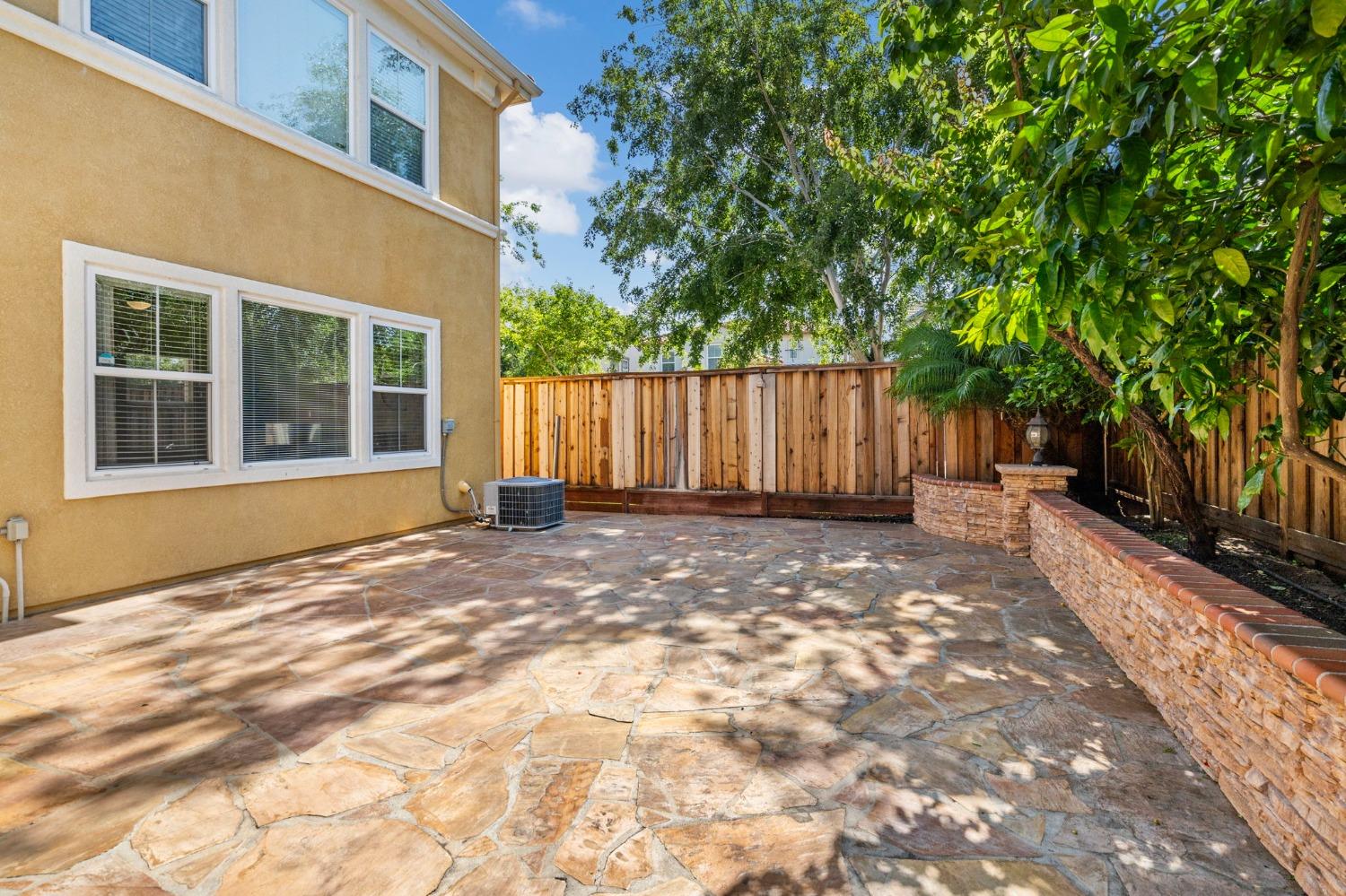 450 W Bonaventure Avenue