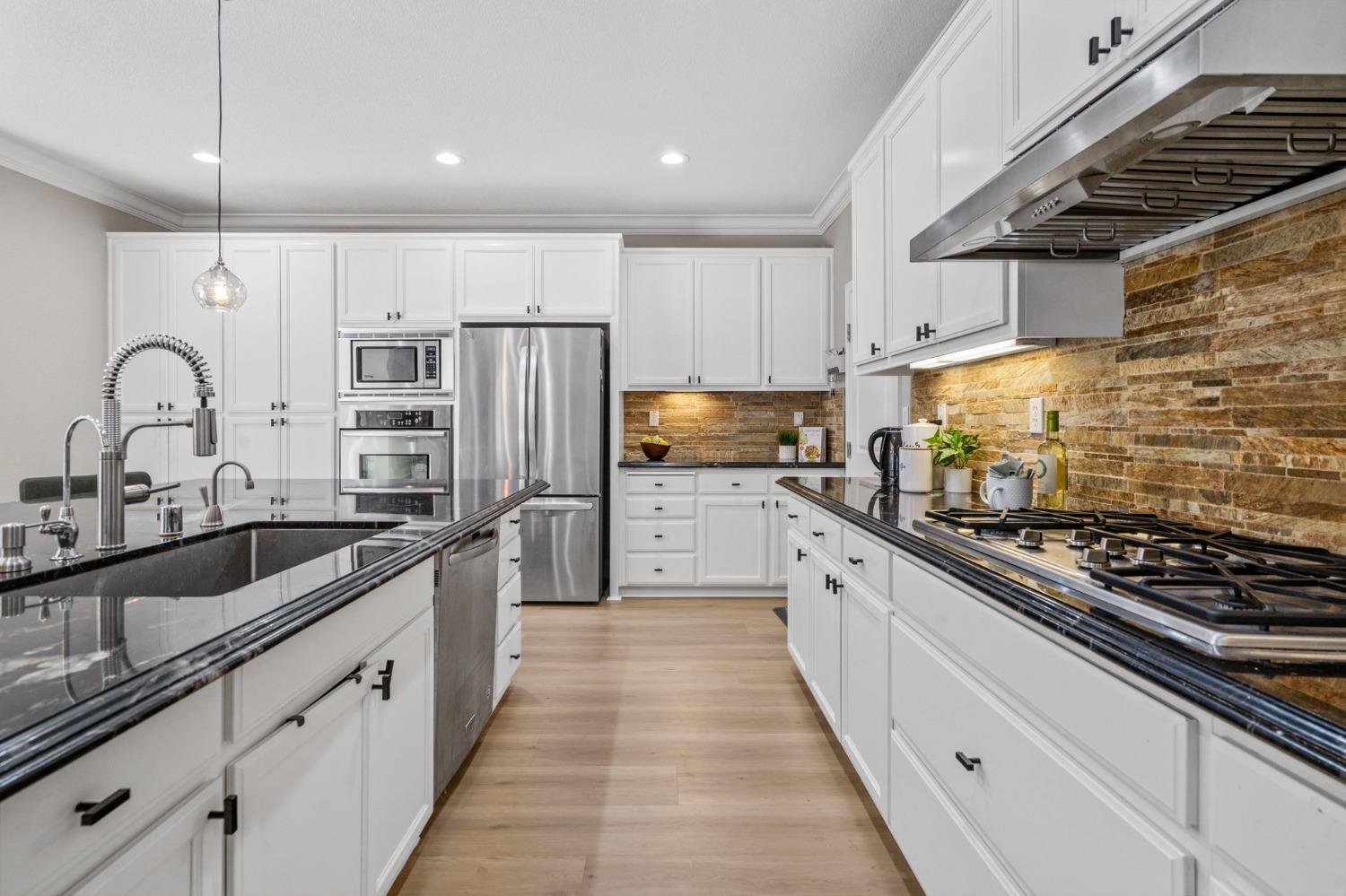 450 W Bonaventure Avenue