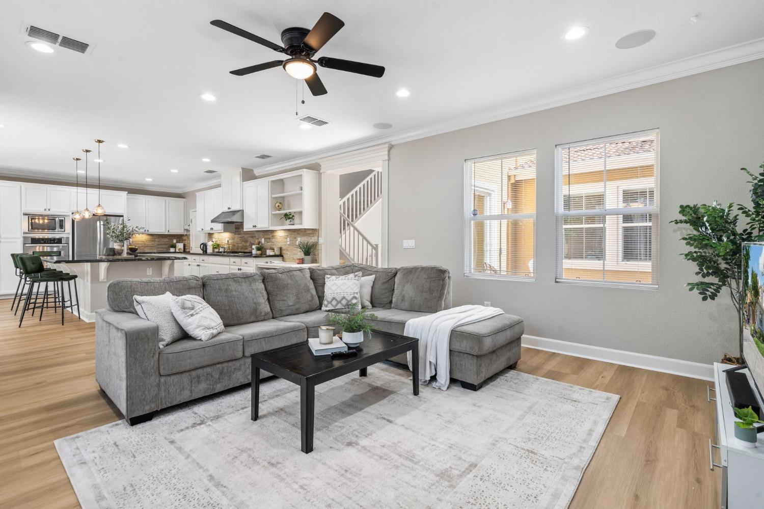 450 W Bonaventure Avenue