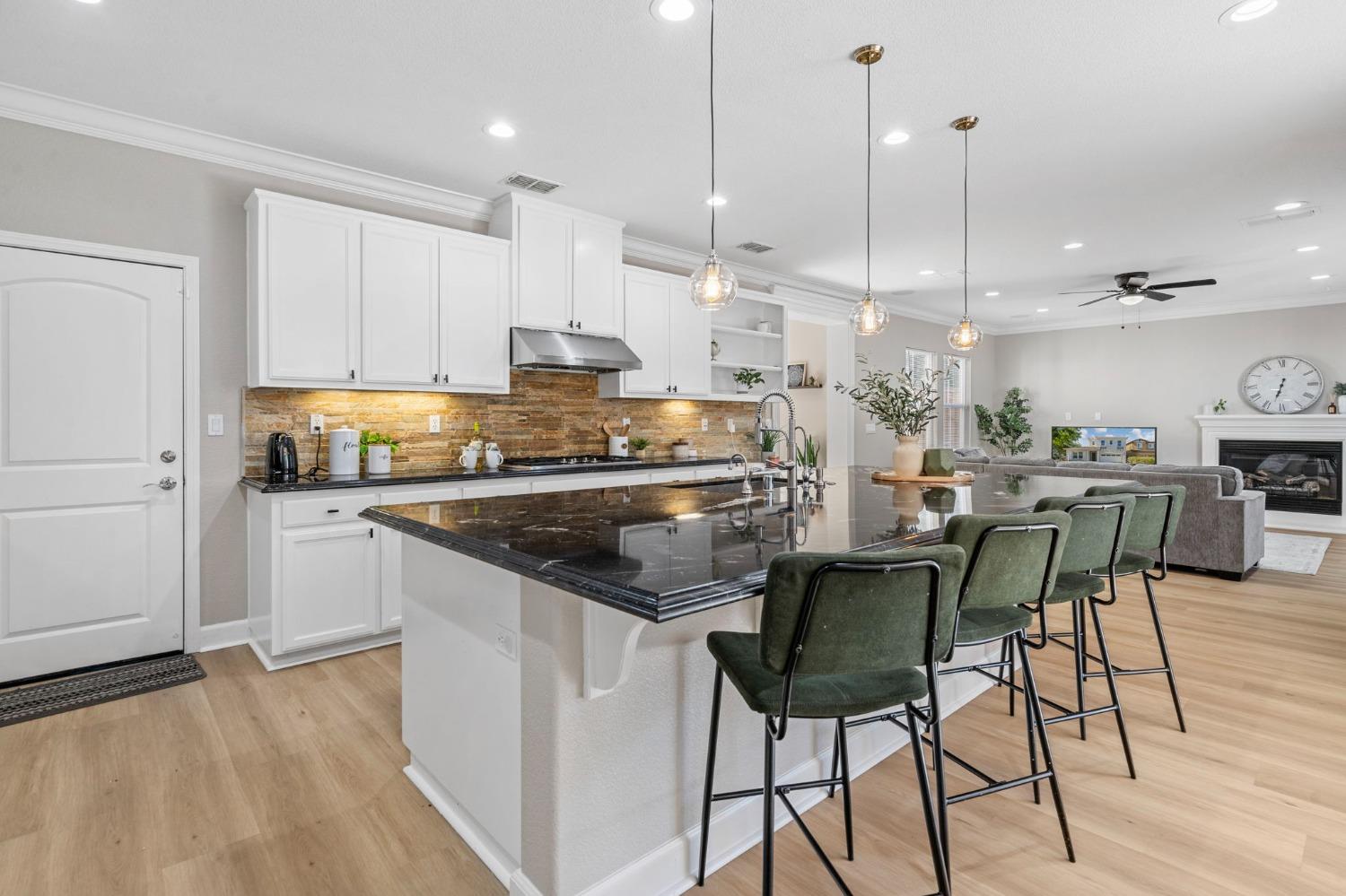 450 W Bonaventure Avenue