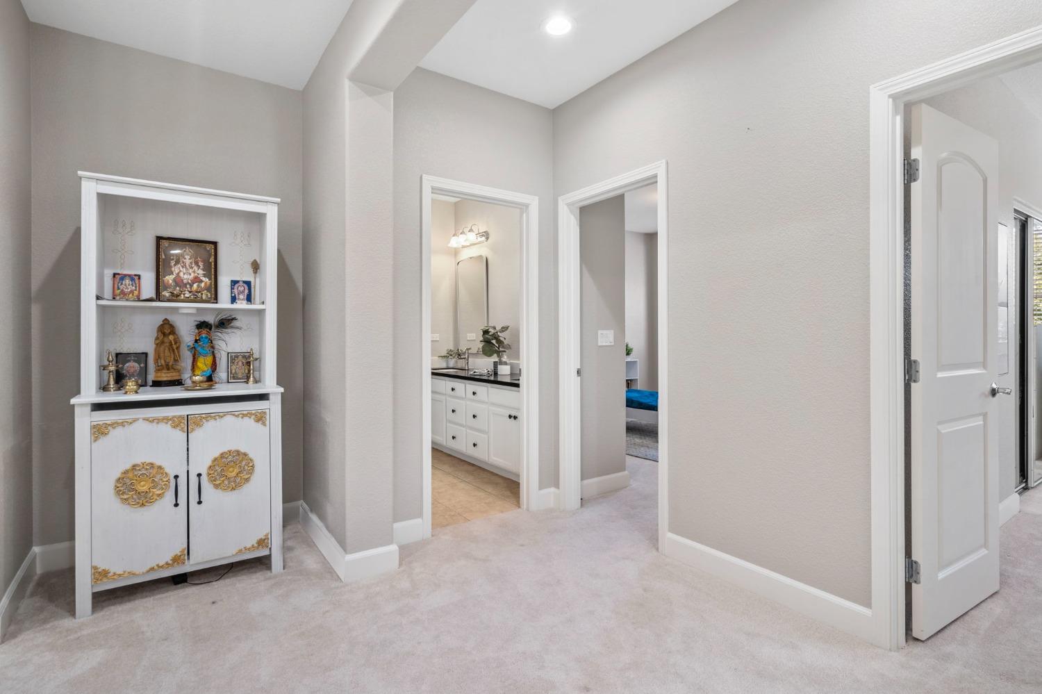 450 W Bonaventure Avenue