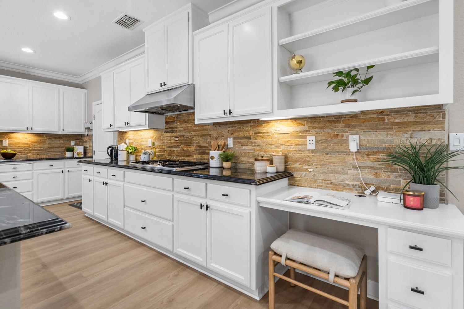 450 W Bonaventure Avenue