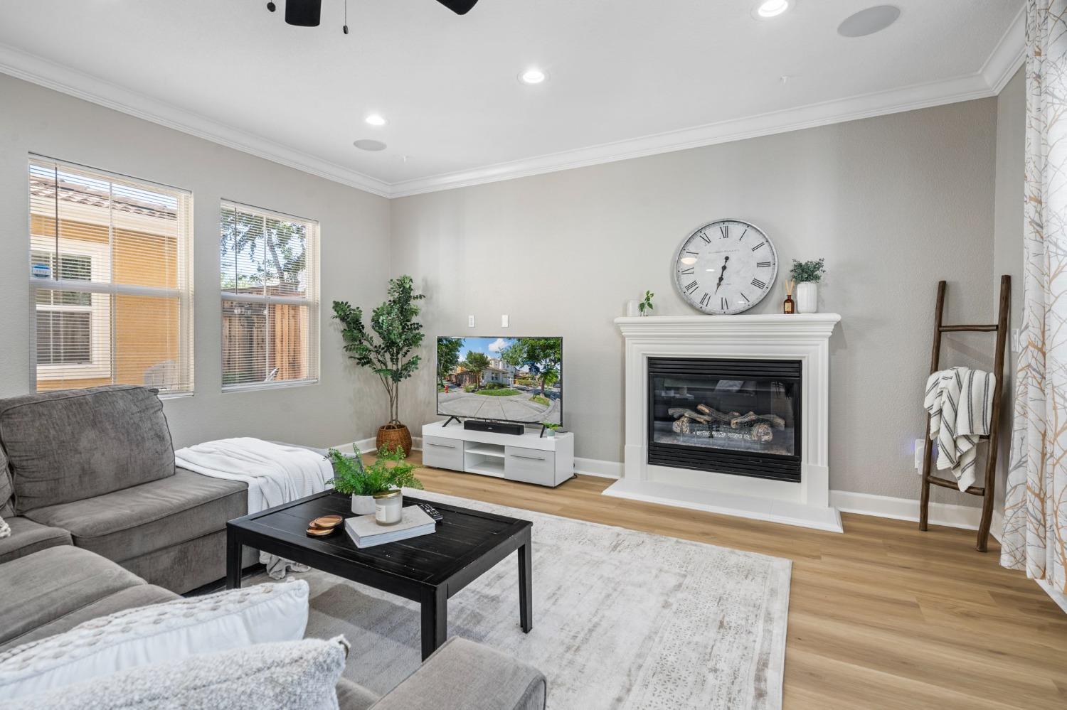 450 W Bonaventure Avenue